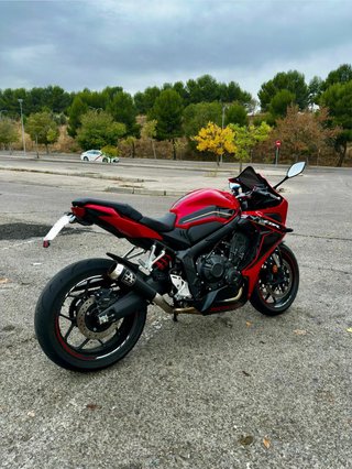 Honda CBR 650R Roja y Negra