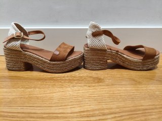 Sandalias cuña Popa beige y marrón