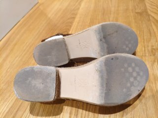 Sandalias cuña Popa beige y marrón