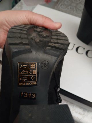 Botines negros ante con cordones y tacón