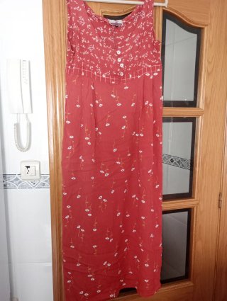 Vestido Amichi naranja con estampado floral blanco
