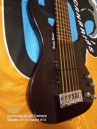 Bajo Eléctrico Harley Benton 6 Cuerdas HBB-600