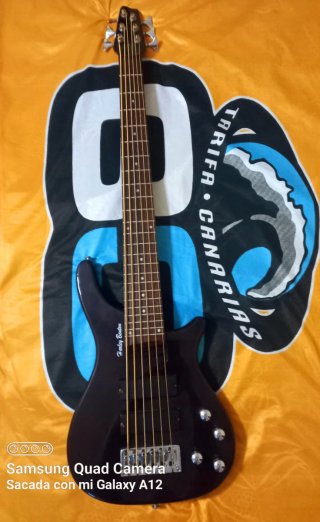 Bajo Eléctrico Harley Benton 6 Cuerdas HBB-600