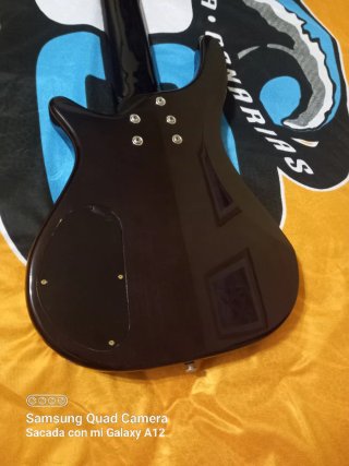 Bajo Eléctrico Harley Benton 6 Cuerdas HBB-600