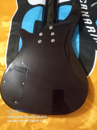 Bajo Eléctrico Harley Benton 6 Cuerdas HBB-600