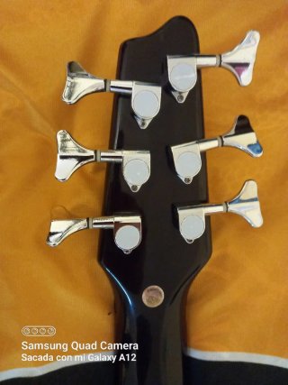 Bajo Eléctrico Harley Benton 6 Cuerdas HBB-600