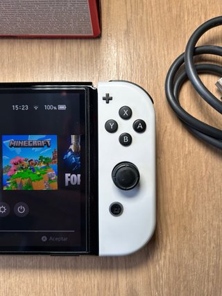 Nintendo Switch OLED Blanca y Negra + Animal Cross