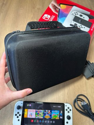 Nintendo Switch OLED Blanca y Negra + Animal Cross