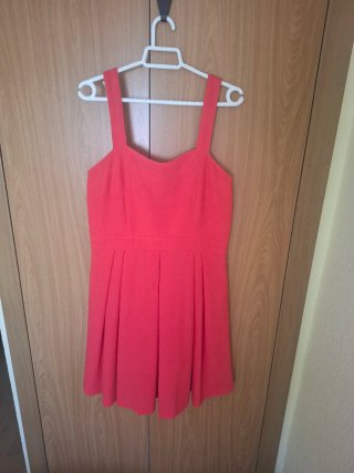 Vestido de fiesta coral