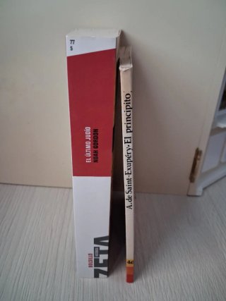Libros: El último judío y El principito.