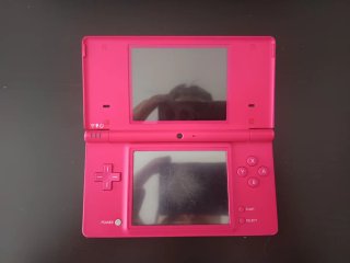 Nintendo DSi Rosa con 7 juegos y cargador