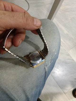 Reloj Seiko TV Digital Dorado.