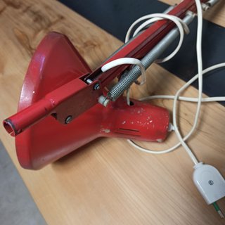 Lampada da scrivania vintage rossa