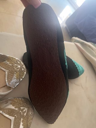 Sandalias bordadas plateadas y negras marroquis