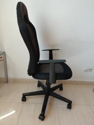 Silla de oficina y escritorio