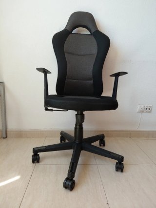 Silla de oficina y escritorio