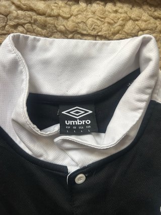 Camiseta Umbro Negra