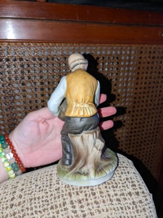 Figura abuelo con ardilla