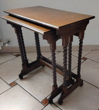 Tavolini vintage a incastro gambe attorcigliate