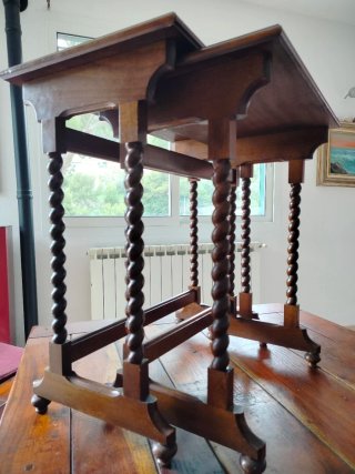 Tavolini vintage a incastro gambe attorcigliate