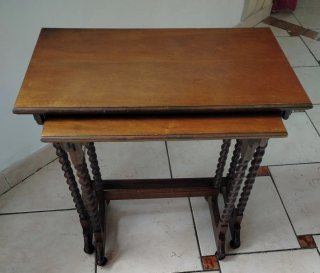 Tavolini vintage a incastro gambe attorcigliate