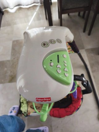 Columpio para bebé con juguetes