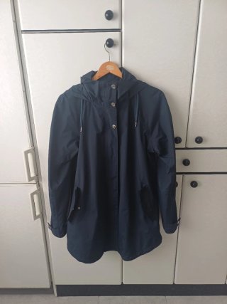 Chubasquero Helly Hansen azul marino mujer