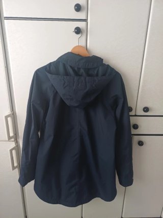 Chubasquero Helly Hansen azul marino mujer