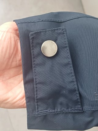 Chubasquero Helly Hansen azul marino mujer