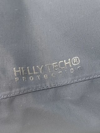 Chubasquero Helly Hansen azul marino mujer