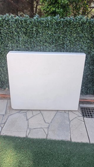 Mesa plegable blanca de plástico