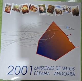 LIBRO OFICIAL CORREOS con SELLOS ESPAÑA año 2001