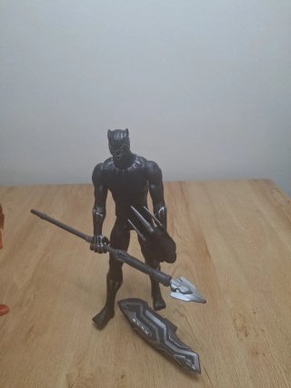 Figuras Marvel Black Panther y Human Torch