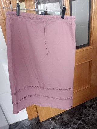 Falda rosa con cordón