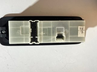 Botón Elevalunas Nissan Qashqai