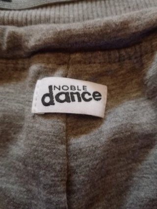 Noble Dance Pantalón Corto Gris Mujer