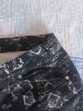 Vaqueros estampados flores