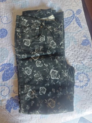 Vaqueros estampados flores