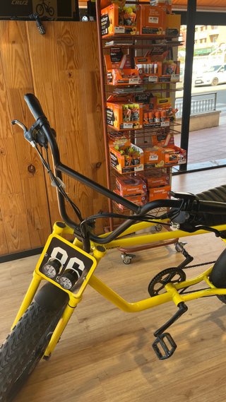 Bicicleta eléctrica Emoto amarilla