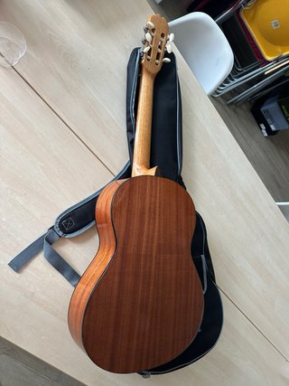 Guitarra Española Seminueva con Funda