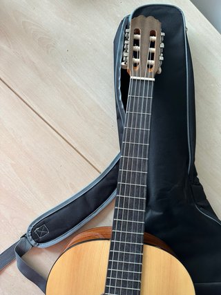 Guitarra Española Seminueva con Funda