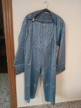 Conjunto de Bata y Pijama de  Caballero.