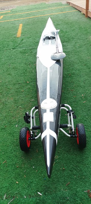 Surfski Fenn XT in buone condizioni e pagaia in carbonio