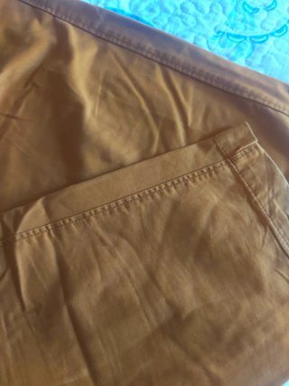 Pantalón chino color mostaza