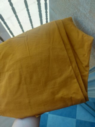 Pantalón chino color mostaza