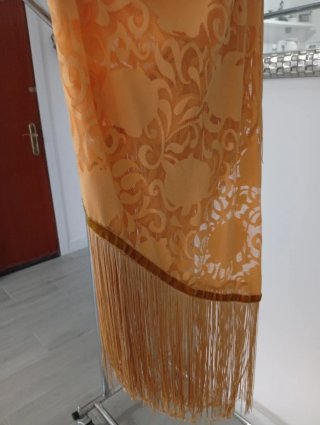 Mantoncillo Flamenco Dorado con Flecos