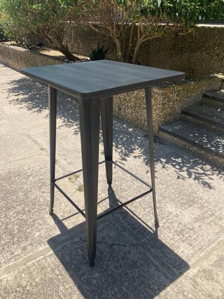 Mesa alta de terraza metálica negra