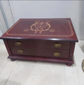 MADERA NOBLE Y ORNAMENTACIÓN DORADA