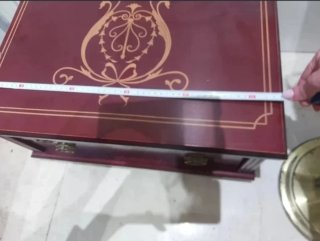MADERA NOBLE Y ORNAMENTACIÓN DORADA
