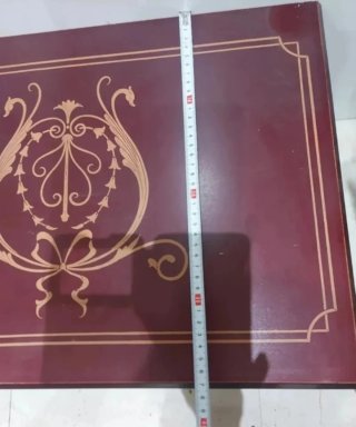 MADERA NOBLE Y ORNAMENTACIÓN DORADA
